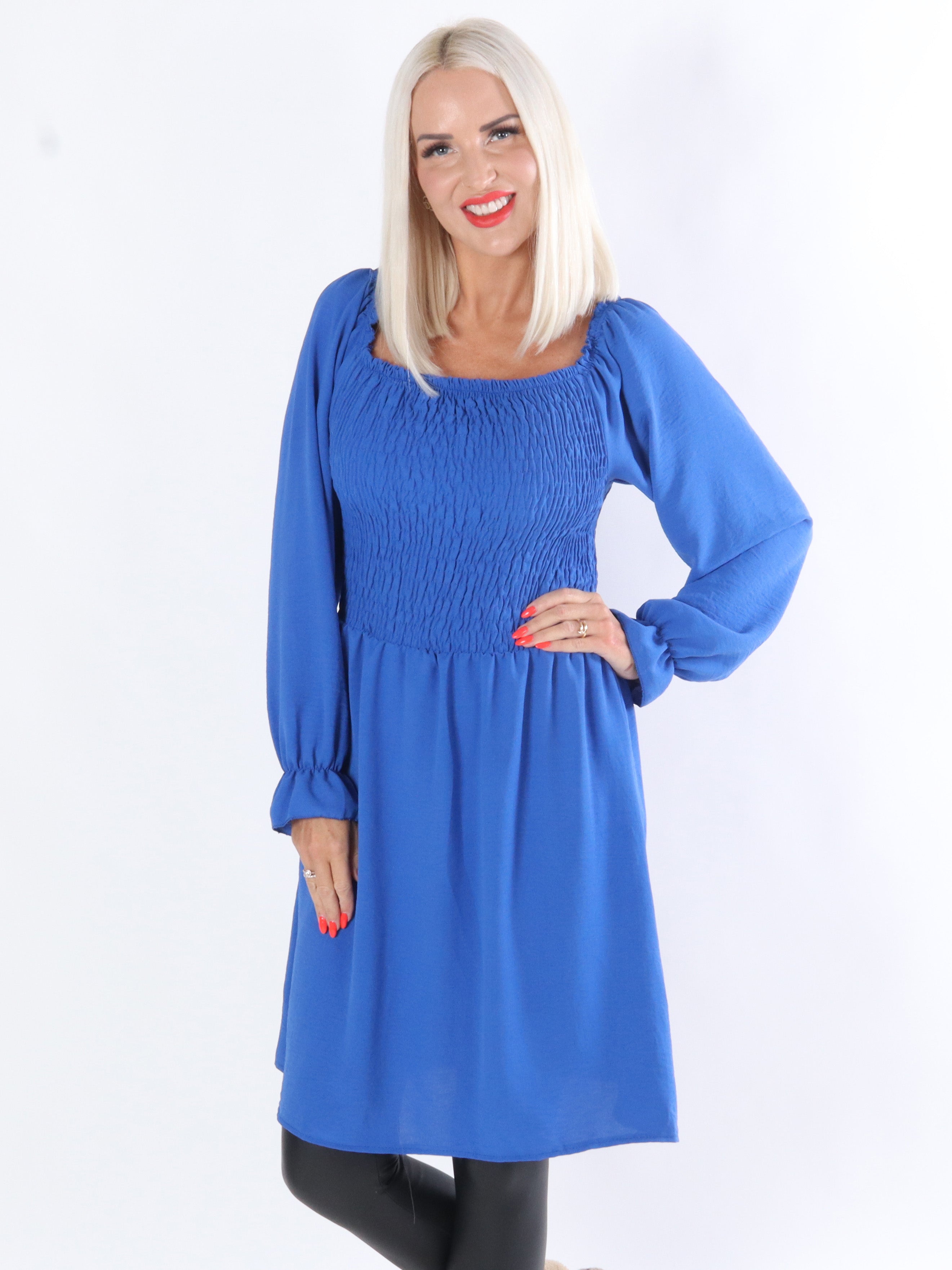 Nukaka - Armygrøn kjole med lange ærmer og smock over brystet